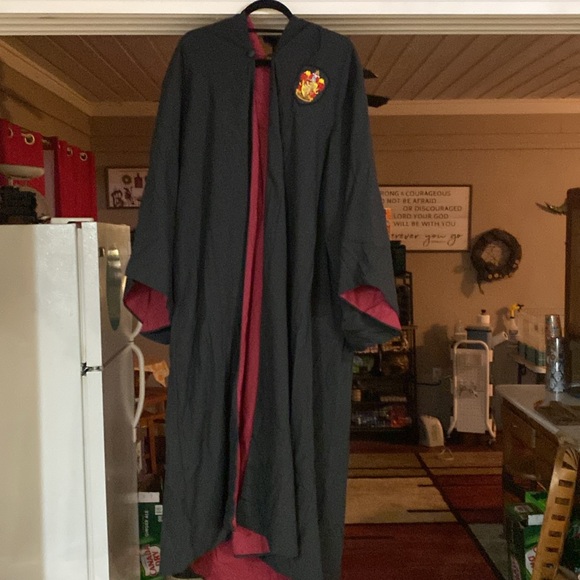 Authentic Gryffindor Harry Potter Robe - Picture 2 of 4